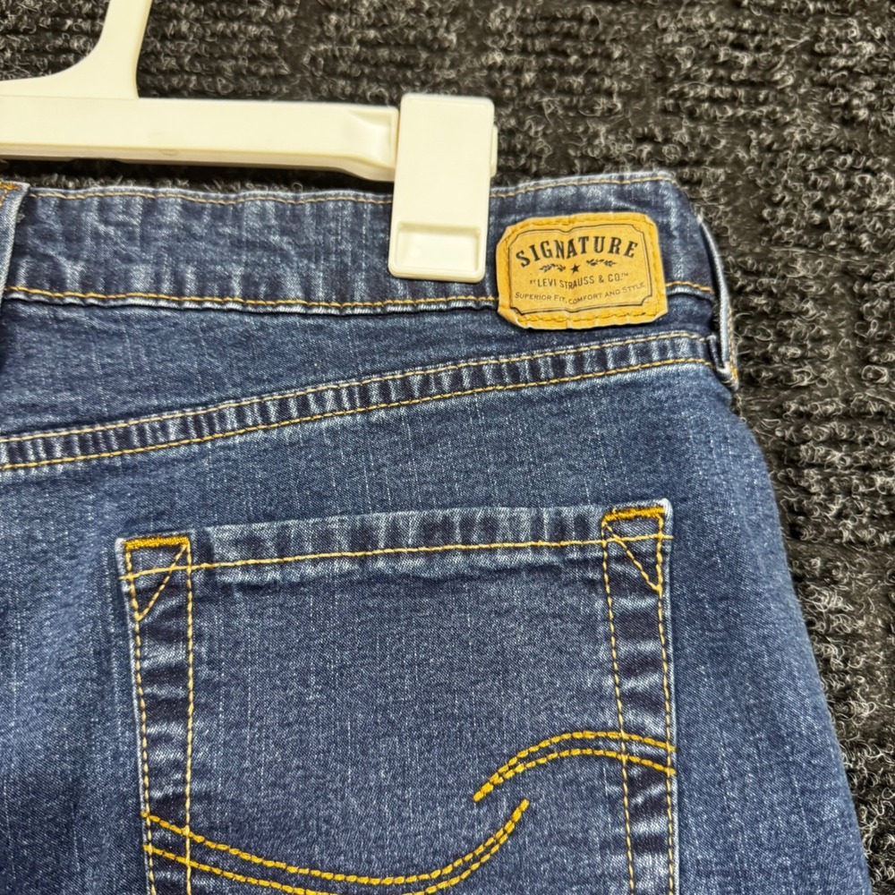 Signature by Levi Strauss & Co Womens Bootcut Jeans Size 16 Medium Wash Denim